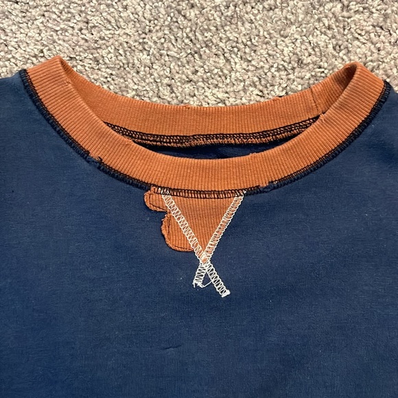 Urban Outfitters Crewneck Pullover / Size Large - Picture 3 of 3